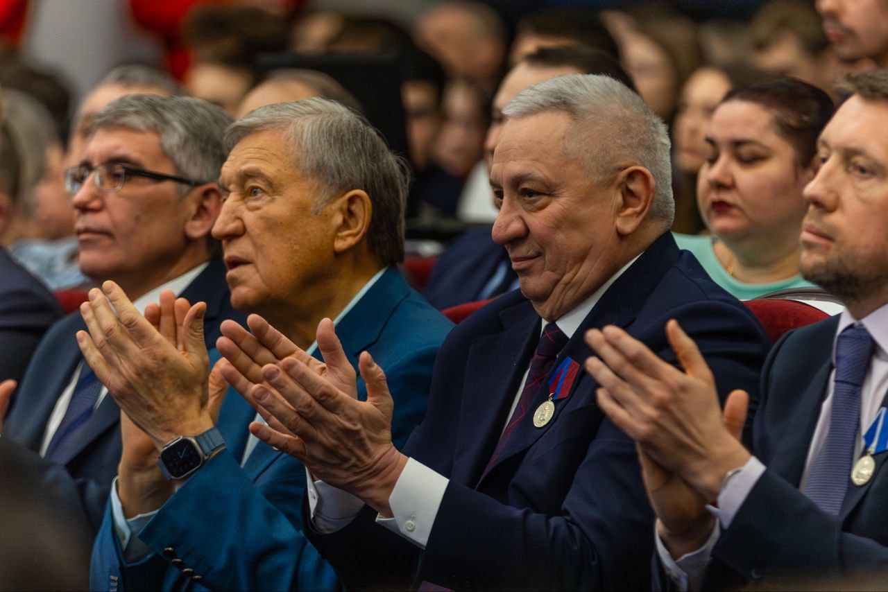 Председатель совета директоров ГК «Полипласт» награжден серебряной медалью «За особый вклад в развитие Тульской области» Председатель совета директоров ГК «Полипласт» награжден серебряной медалью «За особый вклад в развитие Тульской области»