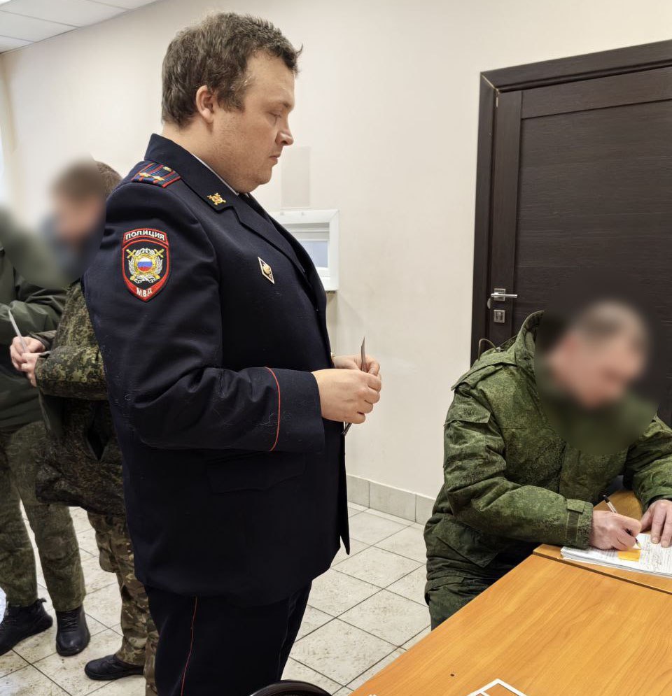 В Тульской области сотрудники полиции в приоритетном порядке оказали государственные услуги участникам специальной военной операции В Тульской области сотрудники полиции в приоритетном порядке оказали государственные услуги участникам специальной военной операции