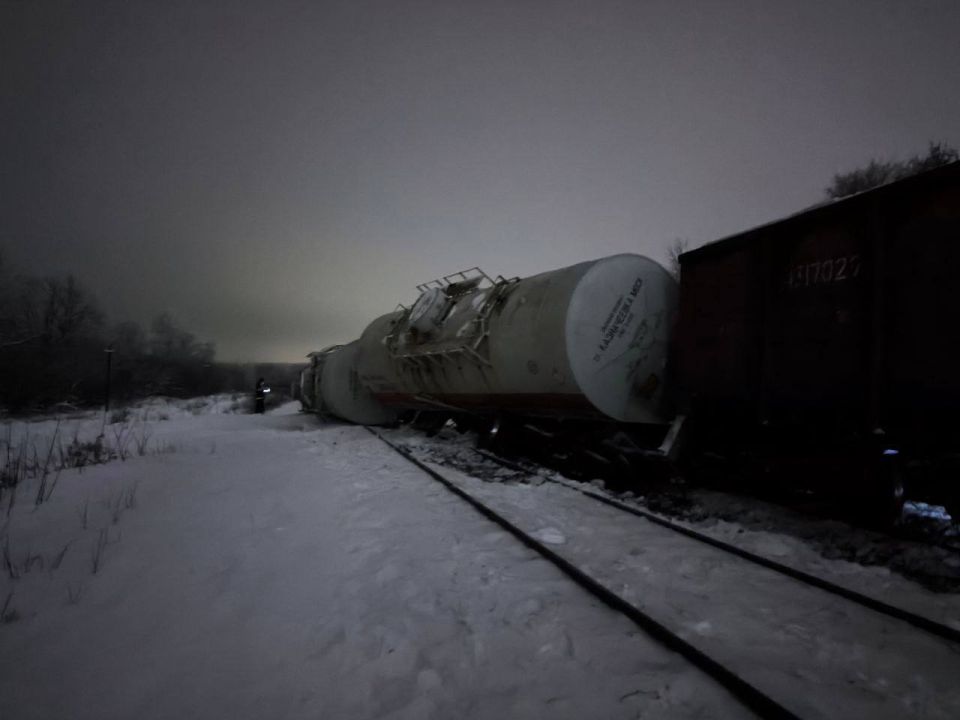 Предварительная причина схода вагонов на перегоне Жданка - Товарково – падение давления в тормозной магистрали одного из вагонов, — губернатор Тульской области Миляев