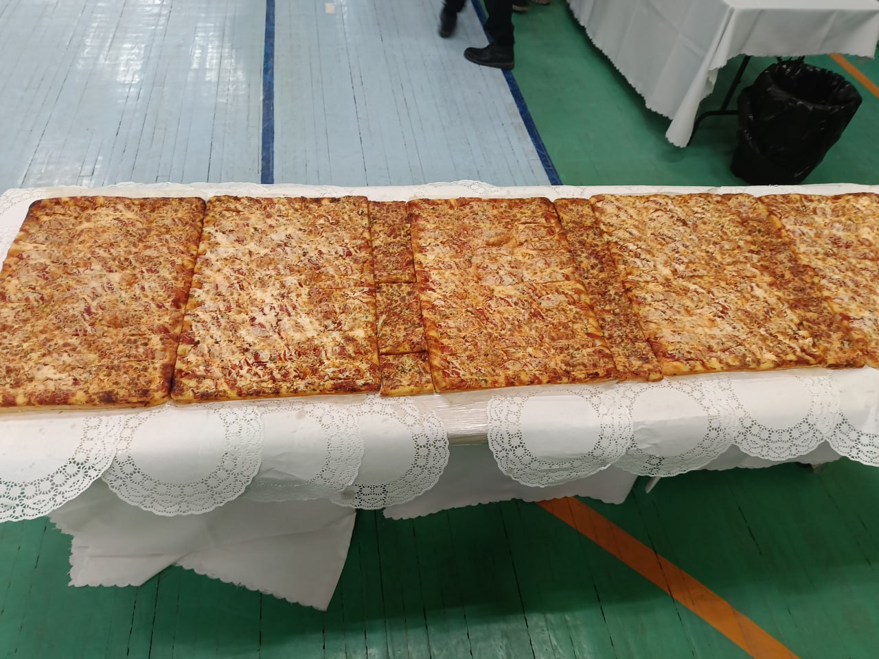 В ТулГУ ко Дню студента приготовили трехметровую сосиску В ТулГУ ко Дню студента приготовили трехметровую сосиску