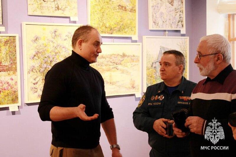 Ветераны и огнеборцы 58 пожарно-спасательной части Одоева посетили церемонию открытия выставки картин «Родная земля» Ветераны и огнеборцы 58 пожарно-спасательной части Одоева посетили церемонию открытия выставки картин «Родная земля»