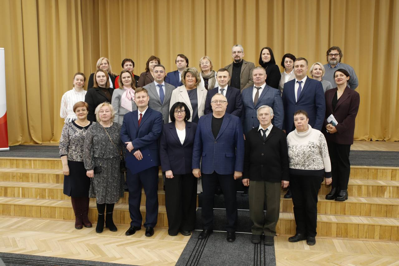 Алексей Эрк поздравил коллективы газет «Тульские известия» и «Тула» с 35-летием Алексей Эрк поздравил коллективы газет «Тульские известия» и «Тула» с 35-летием