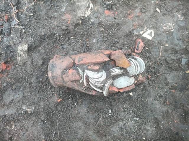 На месте строительства ЖК в центре Тулы (рядом с цирком) нашли царское серебро На месте строительства ЖК в центре Тулы (рядом с цирком) нашли царское серебро