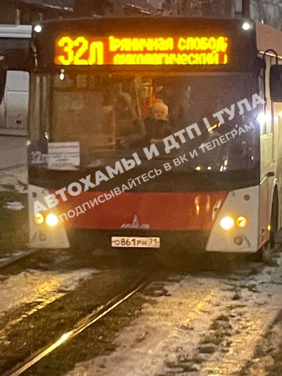 Зима пришла - трамваи встали Зима пришла - трамваи встали