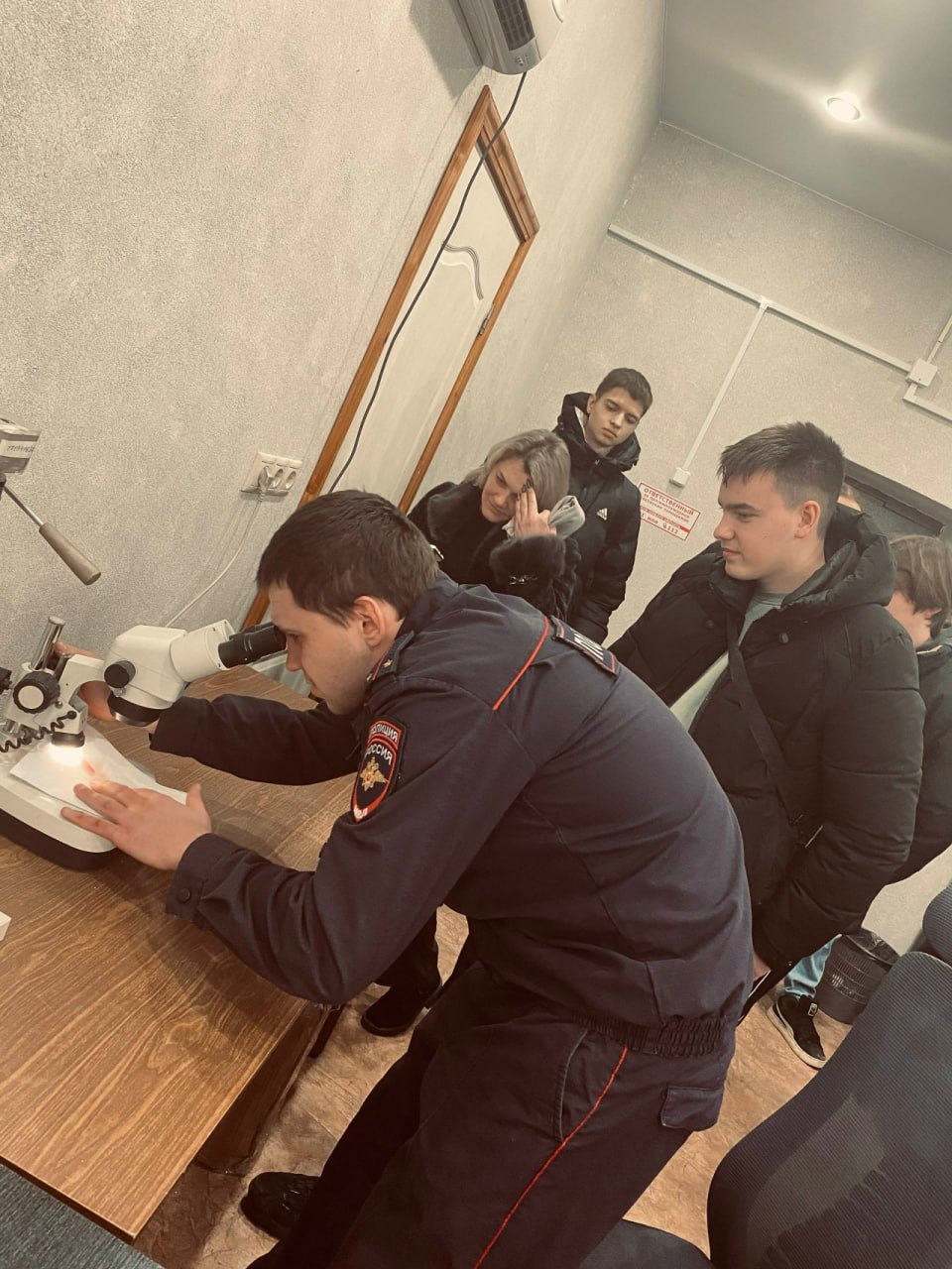 В Веневском районе в рамках акции «Студенческий десант» студенты познакомились с работой экспертов-криминалистов В Веневском районе в рамках акции «Студенческий десант» студенты познакомились с работой экспертов-криминалистов