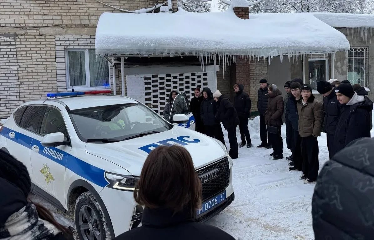 Будни патрульных и инспекторов ДПС: тульские студенты в рамках акции «Студенческий десант» на день сменили аудитории на службу в полиции Будни патрульных и инспекторов ДПС: тульские студенты в рамках акции «Студенческий десант» на день сменили аудитории на службу в полиции