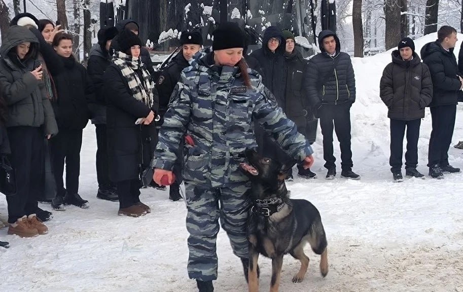 Будни патрульных и инспекторов ДПС: тульские студенты в рамках акции «Студенческий десант» на день сменили аудитории на службу в полиции Будни патрульных и инспекторов ДПС: тульские студенты в рамках акции «Студенческий десант» на день сменили аудитории на службу в полиции