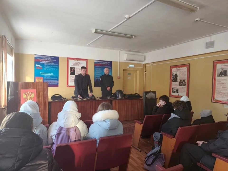 В рамках Всероссийской акции «Студенческий десант» одиннадцатиклассники посетили МО МВД России «Кимовский»
