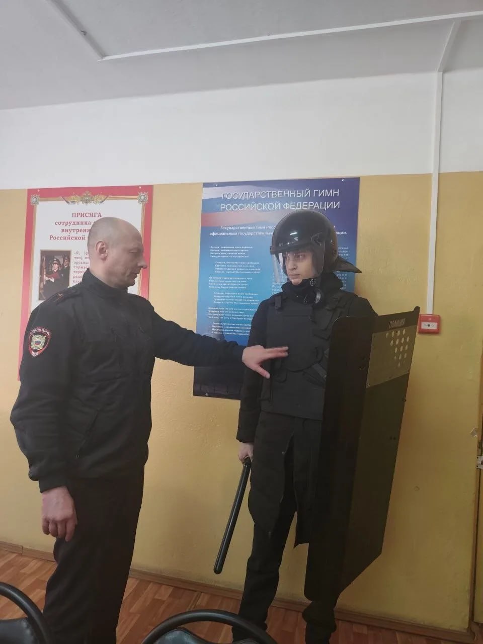 В рамках Всероссийской акции «Студенческий десант» одиннадцатиклассники посетили МО МВД России «Кимовский» В рамках Всероссийской акции «Студенческий десант» одиннадцатиклассники посетили МО МВД России «Кимовский»