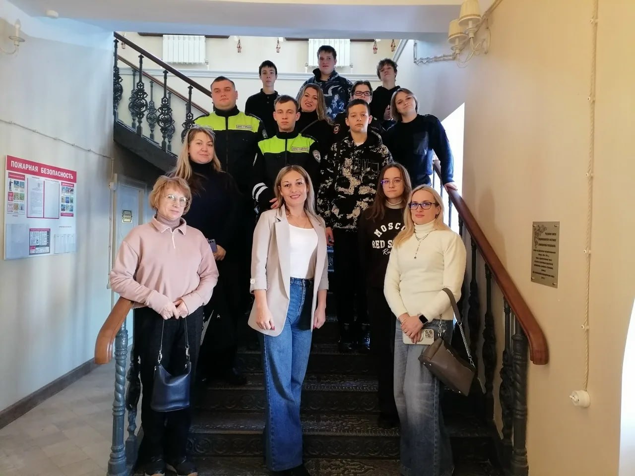 Сотрудники тульской полиции приняли участие в культурно-просветительской акции «Узнай свой край» Сотрудники тульской полиции приняли участие в культурно-просветительской акции «Узнай свой край»