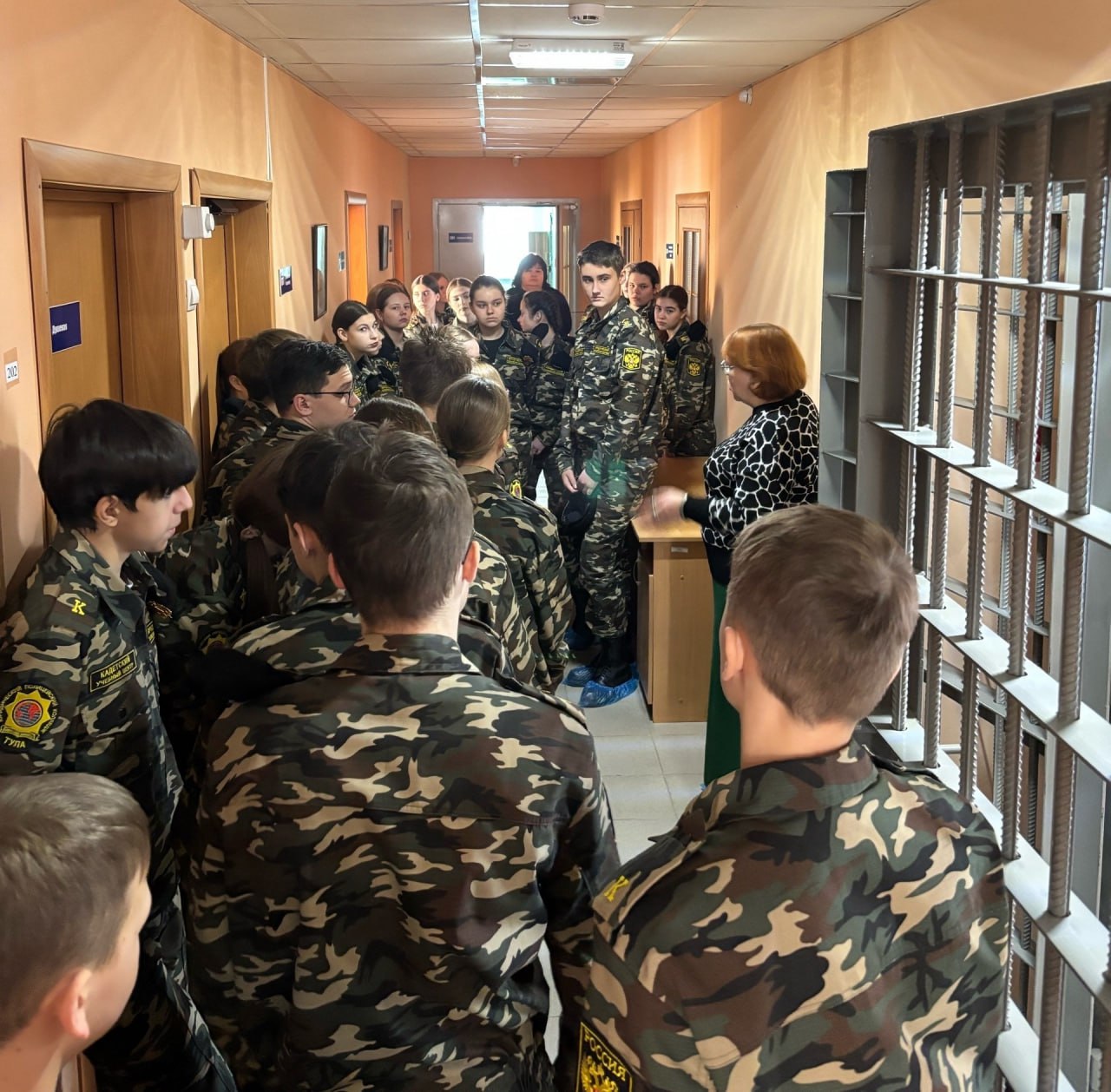 Тульские полицейские ознакомили студентов Юридического полицейского колледжа с работой Центра временного содержания для несовершеннолетних правонарушителей Тульские полицейские ознакомили студентов Юридического полицейского колледжа с работой Центра временного содержания для несовершеннолетних правонарушителей