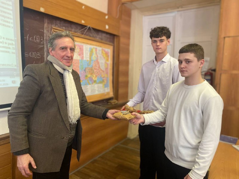 Сотрудники отдела Госавтоинспекции ОМВД России по городу Новомосковску Тульской области совместно с ЮИД и волонтерами приняли участие во Всероссийской акции «Блокадный хлеб» Сотрудники отдела Госавтоинспекции ОМВД России по городу Новомосковску Тульской области совместно с ЮИД и волонтерами приняли участие во Всероссийской акции «Блокадный хлеб»