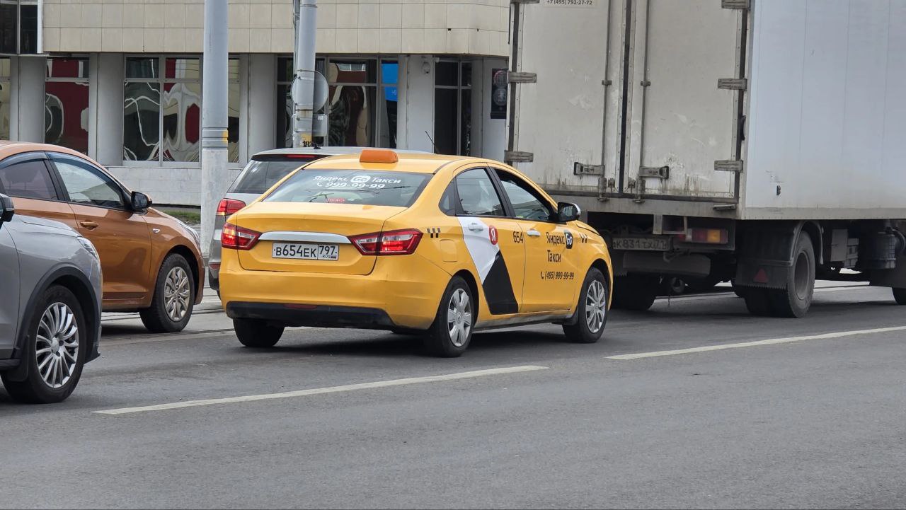 В России хотят регулировать стоимость такси в непогоду