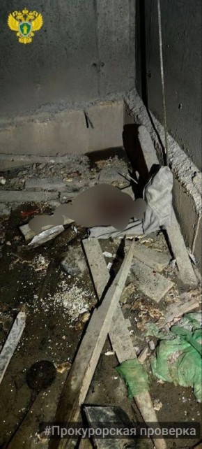 Туляк зачем-то зашел на стройку и каким-то образом упал в шахту лифта