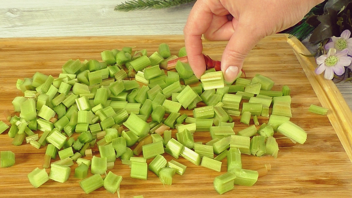 Как правильно заготовить ревень и зелень на зиму — порции, заморозка и простые лайфхаки