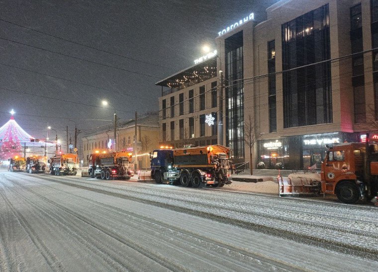 Коммунальные службы Тулы продолжают устранять последствия непогоды Коммунальные службы Тулы продолжают устранять последствия непогоды