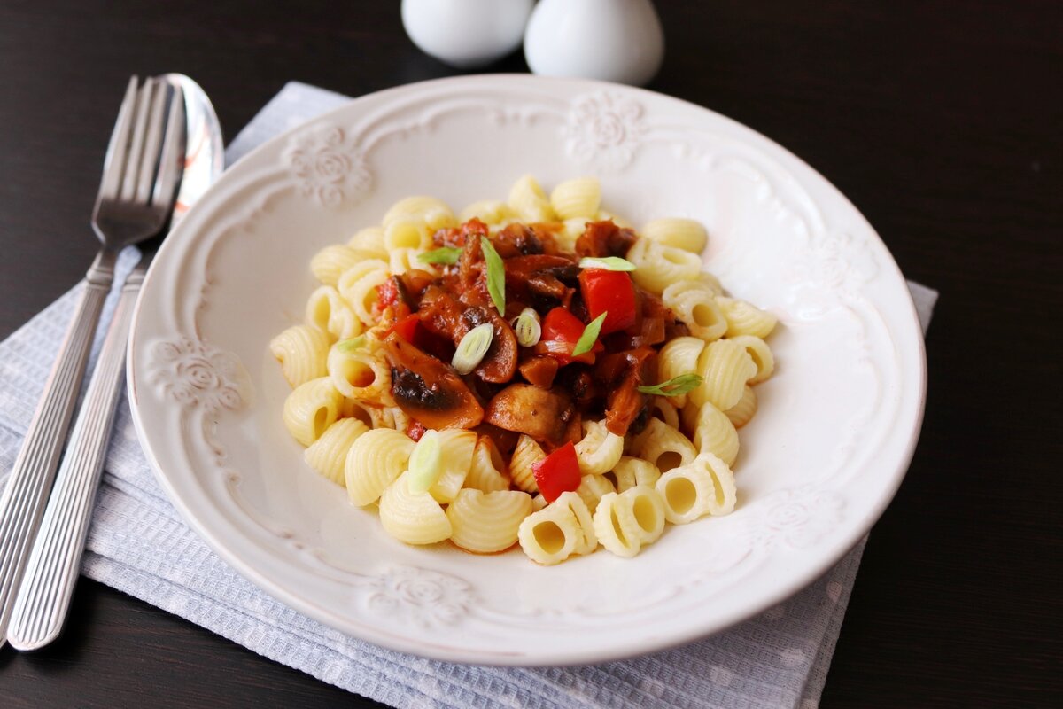 Ароматный паприкаш из шампиньонов: простой рецепт для всей семьи