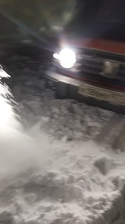 Сегодня жители многострадальной деревни Грабоново под Венёвом не смогли добраться до работы из-за нечищеных дорог