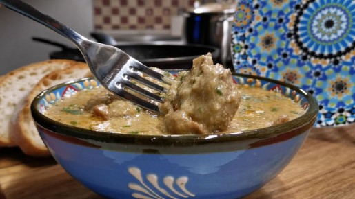 Открывая секреты необычного сациви: простой и вкусный рецепт курицы в сливочном соусе