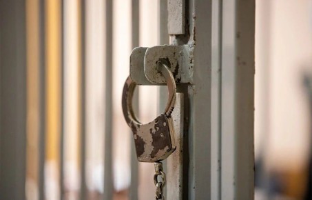 В Новомосковске подростка приговорили к двум годам колонии за выстрел в друга