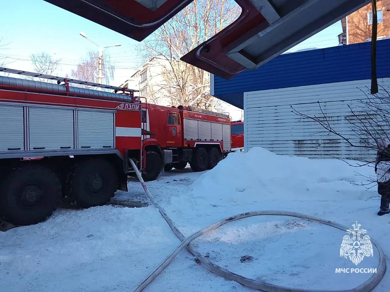 В Туле эвакуировали 12 человек из-за пожара в подвале В Туле эвакуировали 12 человек из-за пожара в подвале