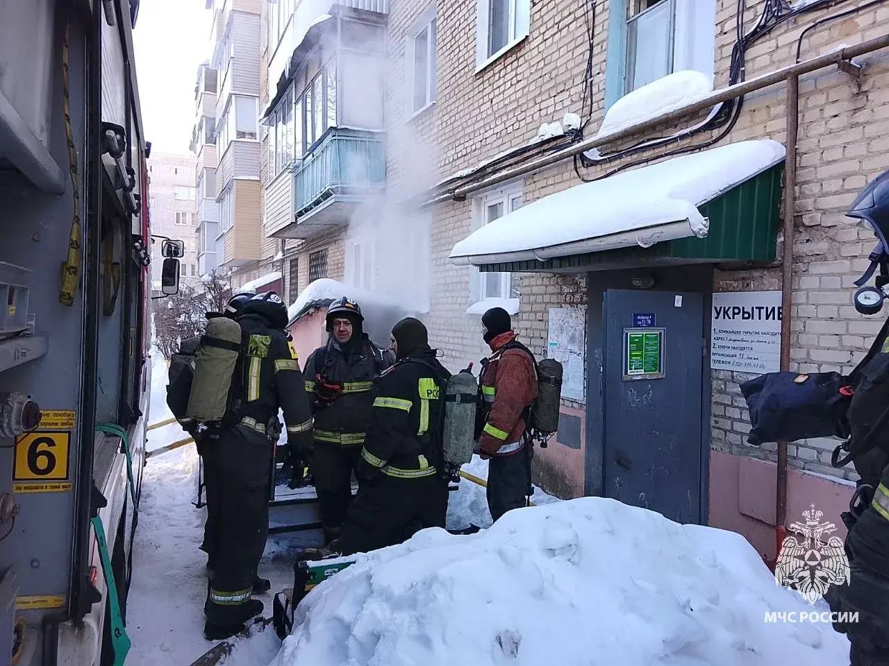 В Туле эвакуировали 12 человек из-за пожара в подвале В Туле эвакуировали 12 человек из-за пожара в подвале