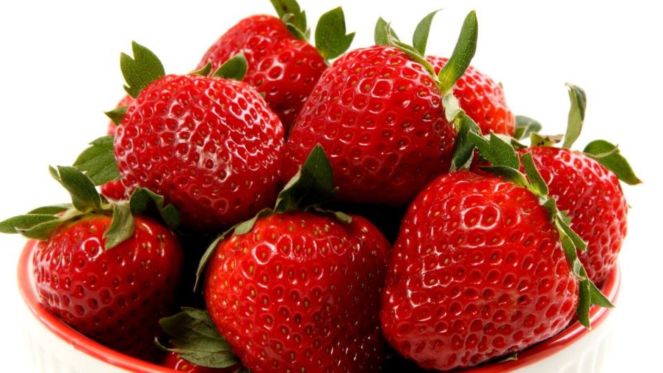 Секреты уральских агрономов: как вырастить клубнику размером с ладонь