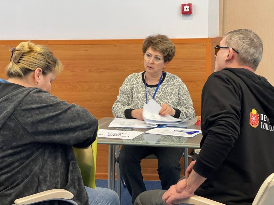 Ирина Куксенкова: Ветераны нашей смены «Перезагрузка. Тульская область» отметили выездной приём ведомств - именно эти сотрудники занимаются вопросами ребят в режиме одного окна