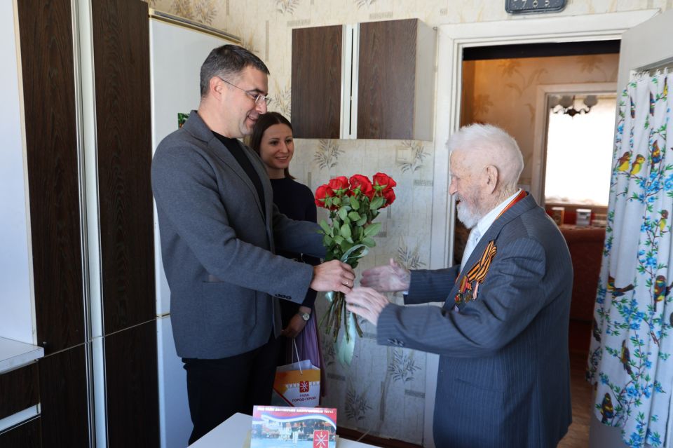 Участник Великой Отечественной войны, Почетный гражданин города-героя Тулы Борис Селиверстович Мещанский отметил 98-летие
