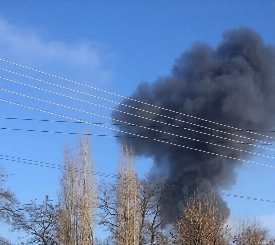 В районе н.п. Новомосковск (укр. Самар) Днепропетровской области "Герани" нанесен удар по нефтебазе, сообщают местные жители