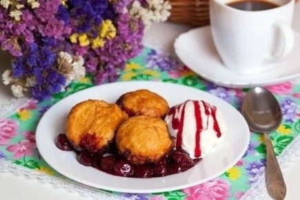 Утренний уют: клецки с вишней и корицей для солнечных настроений