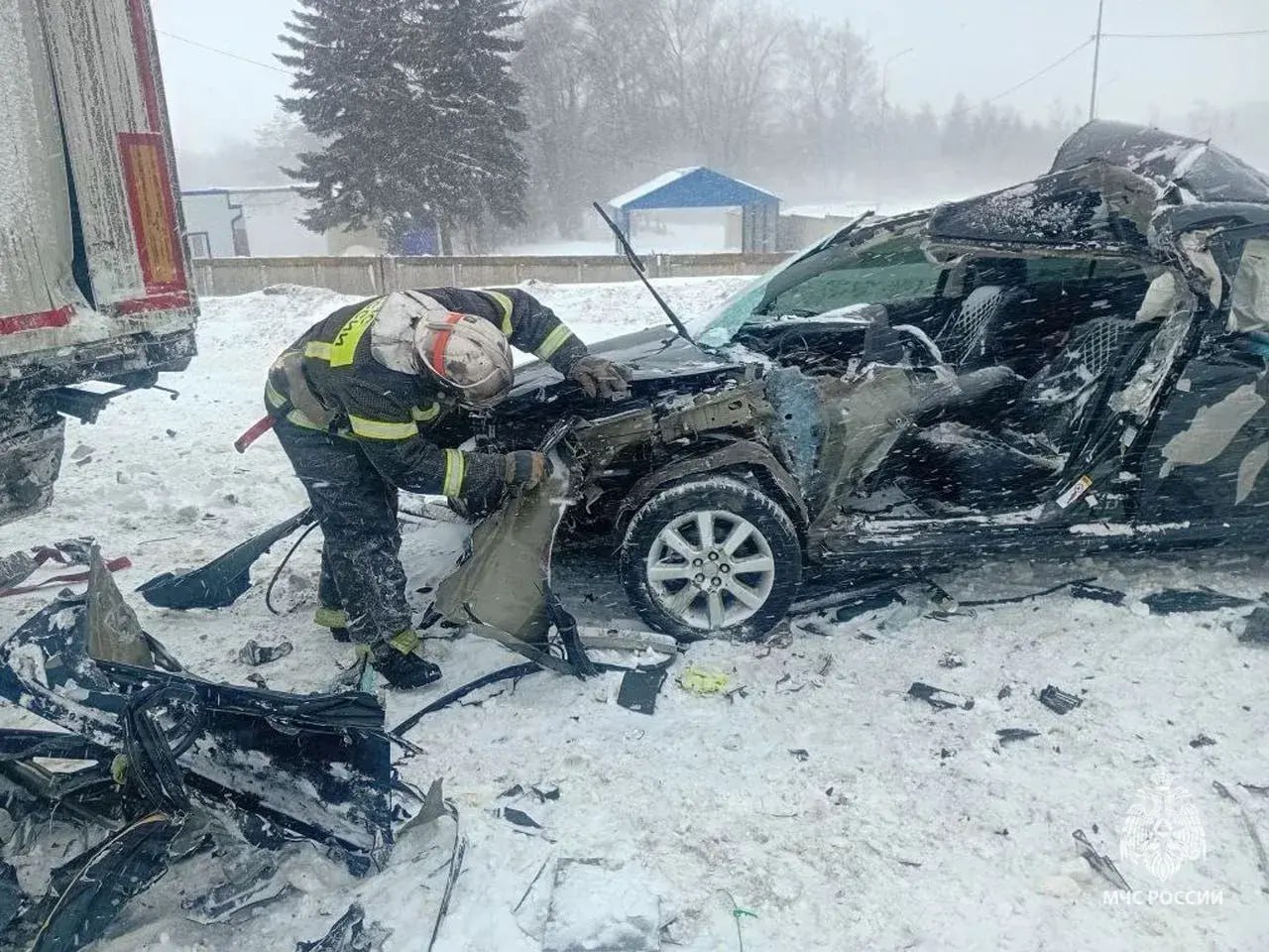 На М-4 в Тульской области из многокилометровой пробки спасатели МЧС эвакуировали 13 школьников На М-4 в Тульской области из многокилометровой пробки спасатели МЧС эвакуировали 13 школьников