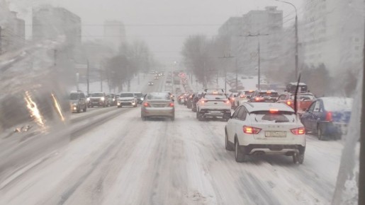 - Почему пробка? - Снег выпал