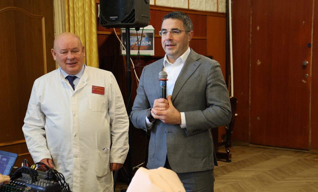 Глава города Тулы Алексей Эрк, первые заместители председателя Тульской городской Думы Анастасия Дементьева и Евгений Смолянинов, депутаты гордумы в преддверии Дня защитника Отечества навестили бойцов, находящихся на лечении...