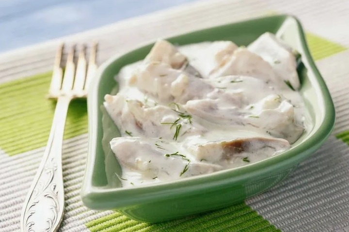 Изысканные грибы в сметанном соусе: идеальный ужин