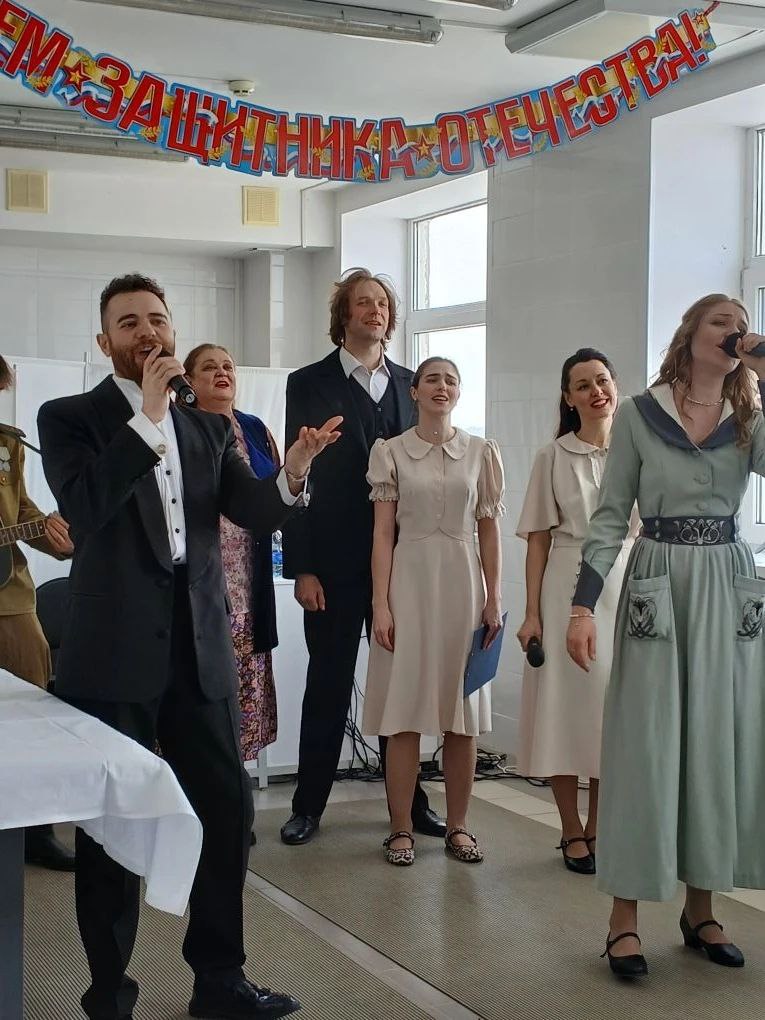 Артисты Тульского драмтеатра в преддверии Дня защитников Отечества поддержали бойцов, проходящих реабилитацию и врачей