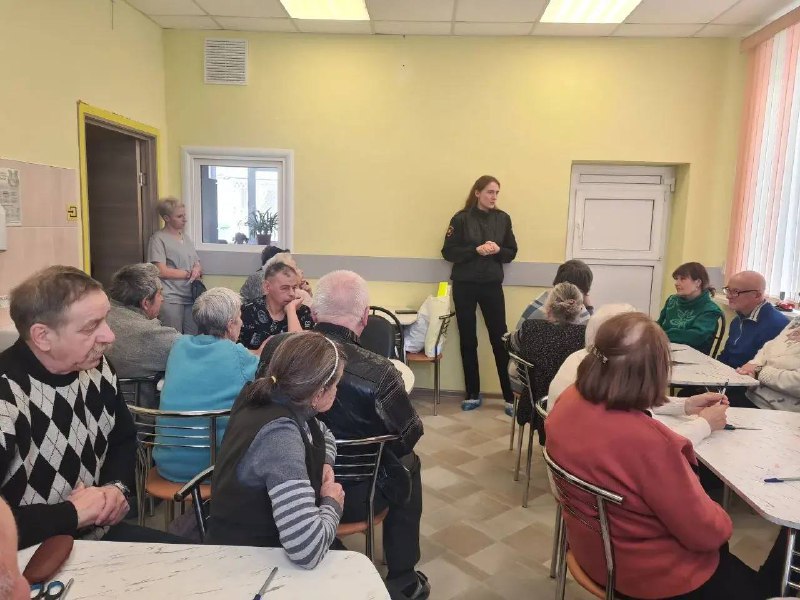 Сотрудники отдела Госавтоинспекции по городу Туле провели мастер-класс по изготовлению световозвращающих элементов для людей «золотого возраста» Сотрудники отдела Госавтоинспекции по городу Туле провели мастер-класс по изготовлению световозвращающих элементов для людей «золотого возраста»