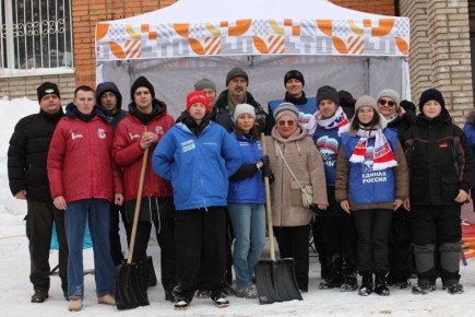 Депутаты-единороссы Тульской городской Думы, первые заместители председателя городской Думы Анастасия Дементьева, Евгений Смолянинов приняли участие в субботнике