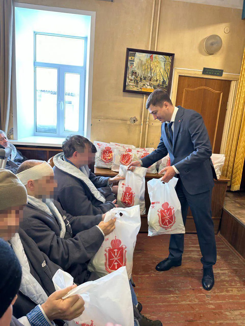 Праздник везде: тульских бойцов СВО в военных госпиталях поздравили с наступающим Днем защитника Отечества Праздник везде: тульских бойцов СВО в военных госпиталях поздравили с наступающим Днем защитника Отечества