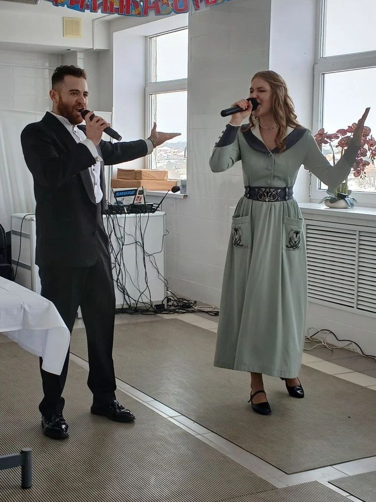 Артисты Тульского драмтеатра в преддверии Дня защитников Отечества поддержали бойцов, проходящих реабилитацию и врачей Артисты Тульского драмтеатра в преддверии Дня защитников Отечества поддержали бойцов, проходящих реабилитацию и врачей