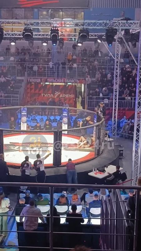 Элман Сафаров одержал победу над Арсеном Пархугаджиевым в главном поединке вечера