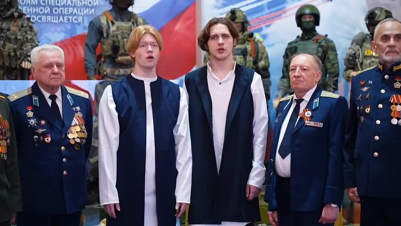 Начинаем праздничное утро песней Тульского коллектива "ДарХор" (художественный руководитель – Сергей Васильев)