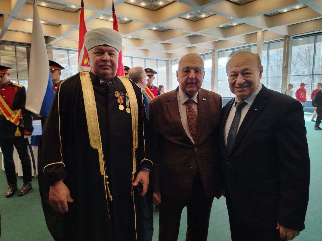 В Туле начальник УМВД Андрей Даценко и представители Общественного совета при ведомстве приняли участие в торжественном собрании, посвященном Дню защитника Отечества В Туле начальник УМВД Андрей Даценко и представители Общественного совета при ведомстве приняли участие в торжественном собрании, посвященном Дню защитника Отечества