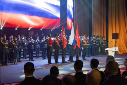 В Туле начальник УМВД Андрей Даценко и представители Общественного совета при ведомстве приняли участие в торжественном собрании, посвященном Дню защитника Отечества