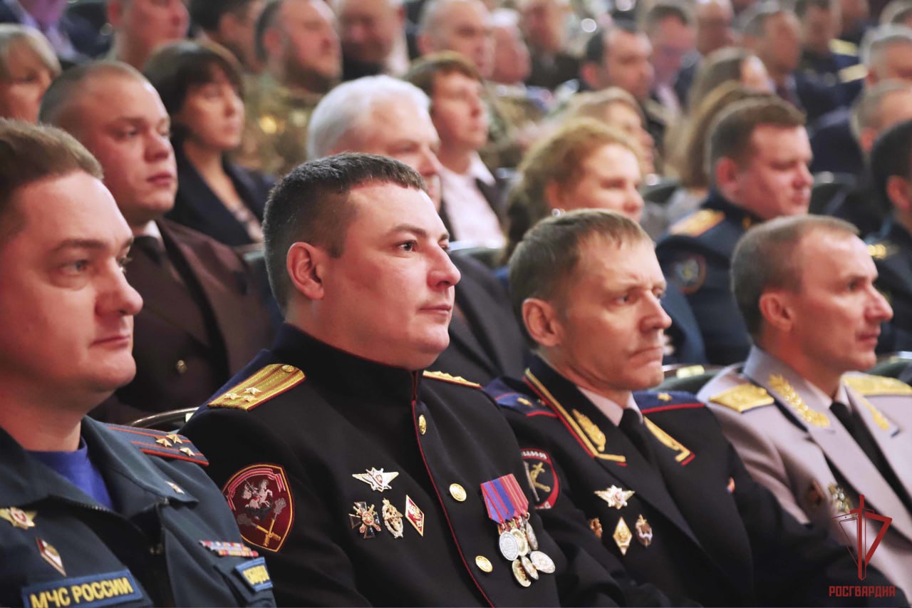 В Туле начальник УМВД Андрей Даценко и представители Общественного совета при ведомстве приняли участие в торжественном собрании, посвященном Дню защитника Отечества В Туле начальник УМВД Андрей Даценко и представители Общественного совета при ведомстве приняли участие в торжественном собрании, посвященном Дню защитника Отечества