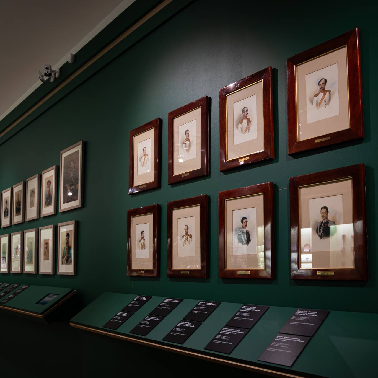 19 февраля в филиале Государственного исторического музея в Туле состоялось открытие выставки «Сокровища полковых музеев. Традиции и реликвии российской армии», которая погружает посетителей в военную историю страны. 19 февраля в филиале Государственного исторического музея в Туле состоялось открытие выставки «Сокровища полковых музеев. Традиции и реликвии российской армии», которая погружает посетителей в военную историю страны.