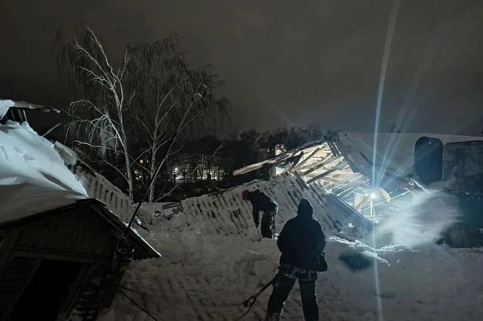 Опубликованы фото с места обрушения крыши двух домов в Кимовске Опубликованы фото с места обрушения крыши двух домов в Кимовске