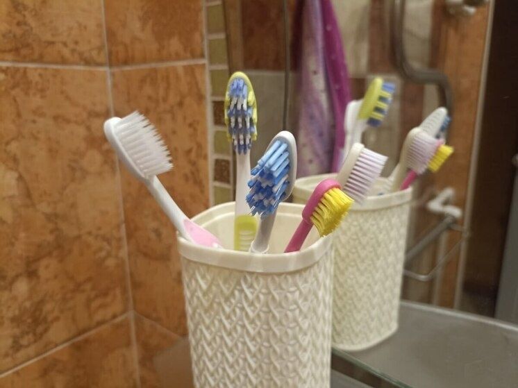 Как сохранить зубную щетку в чистоте и избежать бактерий