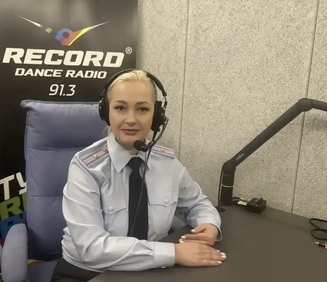 В радиоэфире новой программы сотрудники Госавтоинспекции обсудили причины аварийности с участием "молодых водителей"