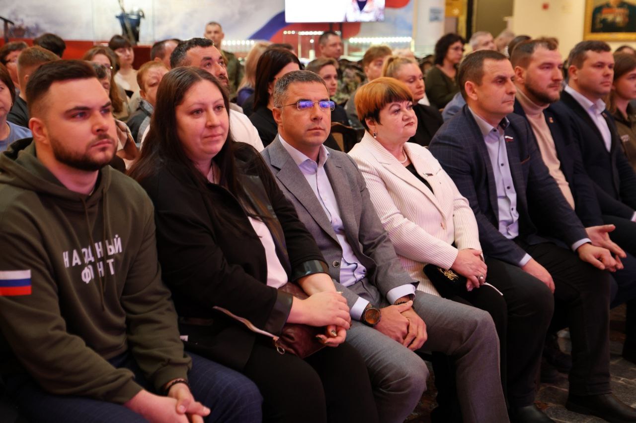 Глава города Тулы Алексей Эрк поздравил волонтерское движение "Своих не бросаем!" с четырехлетием основания